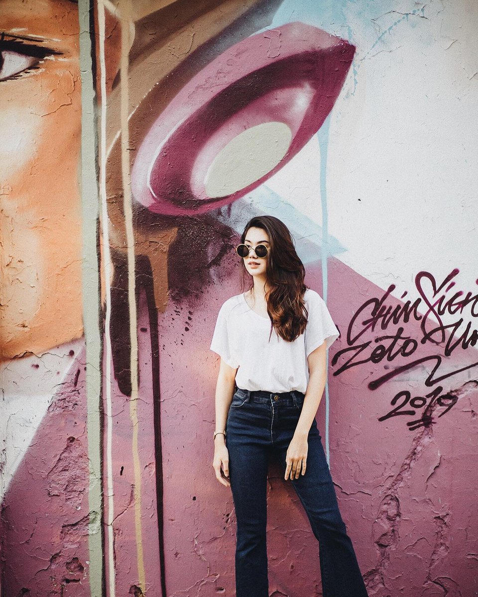 Web676's tweet image. "Standing tall with a touch of sophistication, she frames the world through lenses of style and confidence. 🕶️✨ #StylishStride #ConfidentGaze #FashionForward"