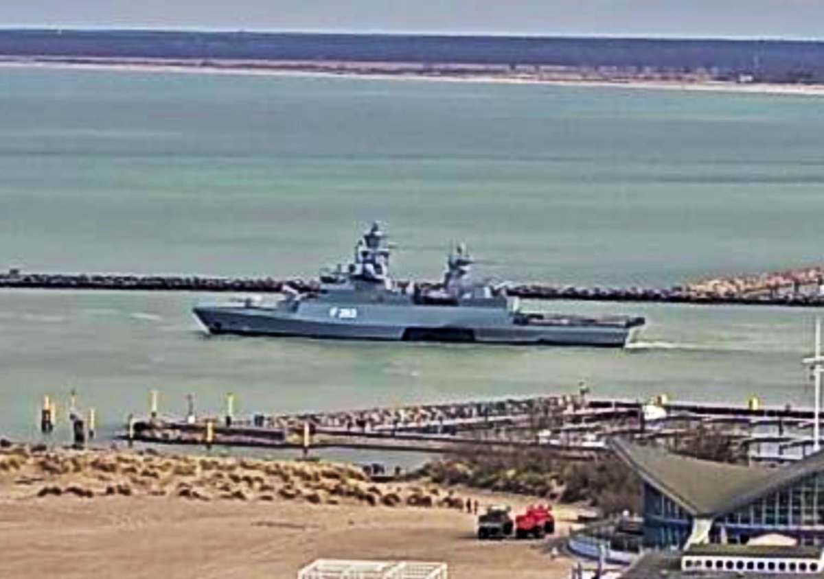 WarshipCam's tweet photo. German Navy Braunschweig-class corvette FGS Oldenburg (F263) leaving Rostock, Germany - March 25, 2024 #fgsoldenburg #f263
SRC: webcam https://t.co/QuDhFqp0Md