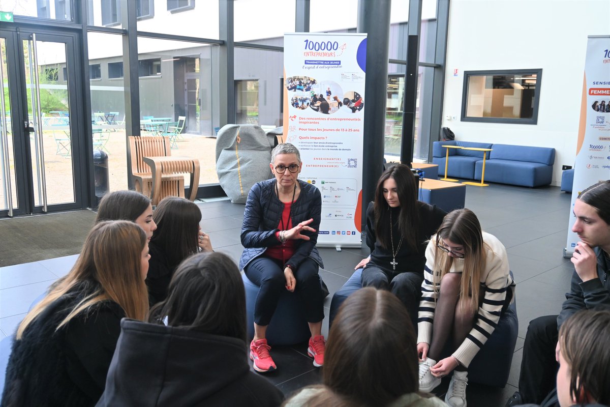 ✨ Aujourd'hui, le Campus Région du numérique a eu le plaisir d'accueillir l'opération 'Femmes et Numérique', organisée par l'association 100 000 Entrepreneurs à l'occasion de la 12e édition des 'Semaines de sensibilisation des jeunes - Femmes et entrepreneuriat' !