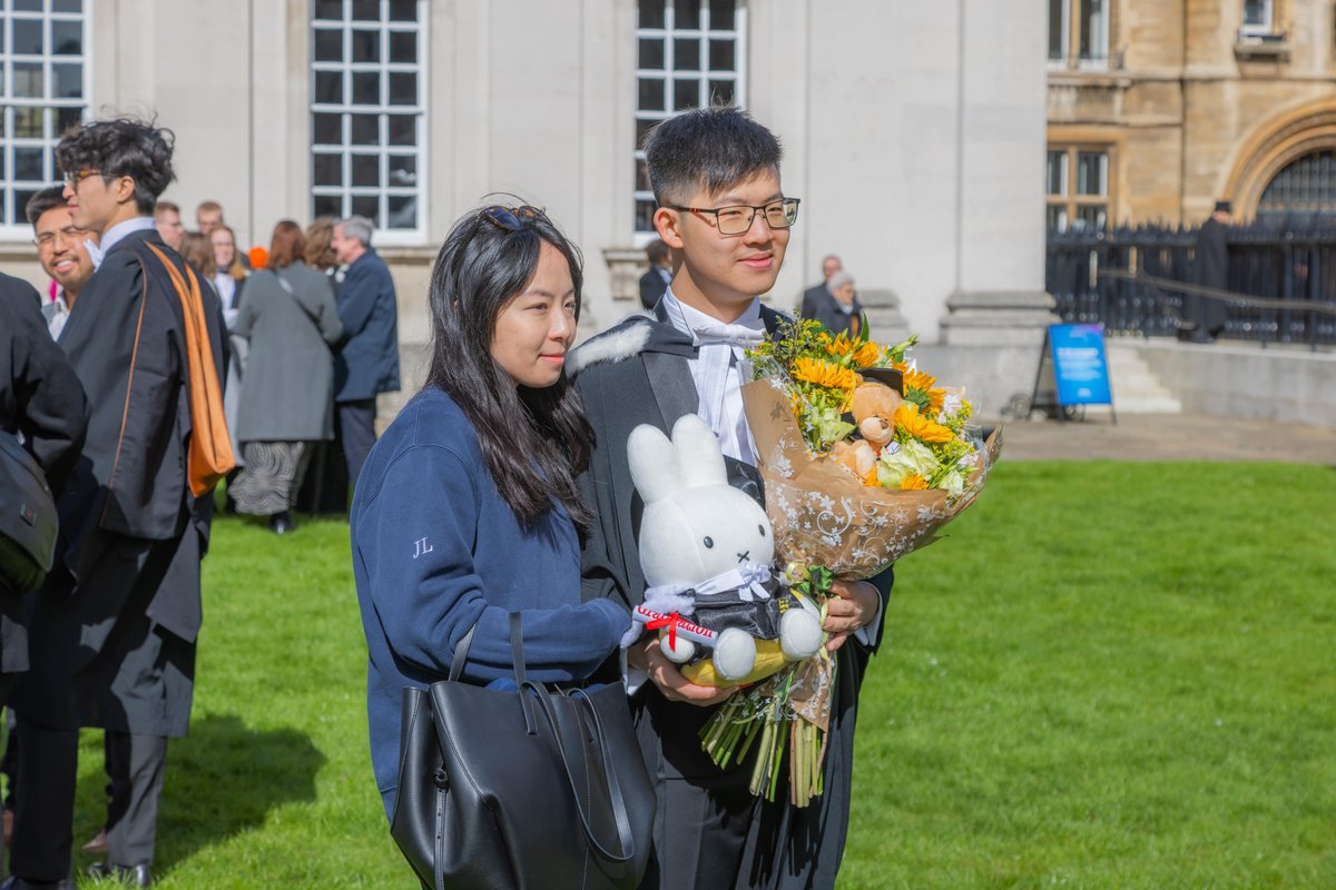 🎓 Congratulations to everyone who graduated this weekend! 

We'd love to see your graduation moments! 😍 Share them with us by using #CambridgeAlumni 

📸 Lloyd Mann