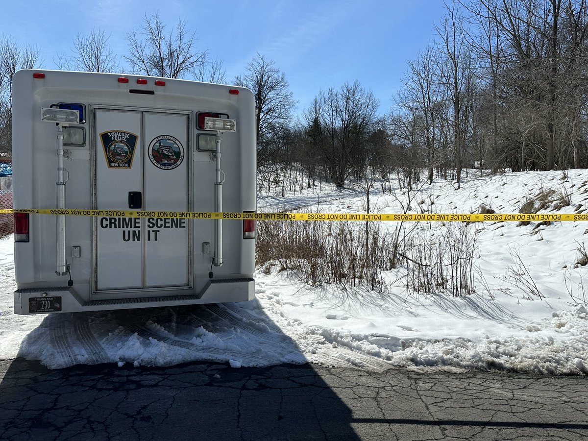 ConorWightTV's tweet photo. #Breaking - Syracuse Police are searching for the body of five year old Nefertiti Harris. Her mother, Latasha Mott, faces manslaughter charges. Court docs show she told police Harris died after she hit her with a belt multiple times @CNYCentral https://t.co/glshy6rAKK