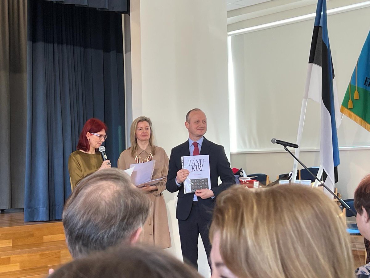 Khamashuridze's tweet photo. 🇬🇪🇪🇪🇫🇷 C’était un grand plaisir de pouvoir adresser les élèves, les parents, les professeurs et les Ambassdeurs de 🇫🇷🇨🇦🇨🇭🇲🇩 dans le cadre de la journée de la #Francophonie à l‘école #Ehte Humanitaargümnaasium #Tallinn. La #Géorgie 🇬🇪 partage les mêmes valeurs que la Francophonie. https://t.co/W2XG6cX7bY