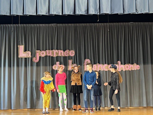 Khamashuridze's tweet photo. 🇬🇪🇪🇪🇫🇷 C’était un grand plaisir de pouvoir adresser les élèves, les parents, les professeurs et les Ambassdeurs de 🇫🇷🇨🇦🇨🇭🇲🇩 dans le cadre de la journée de la #Francophonie à l‘école #Ehte Humanitaargümnaasium #Tallinn. La #Géorgie 🇬🇪 partage les mêmes valeurs que la Francophonie. https://t.co/W2XG6cX7bY