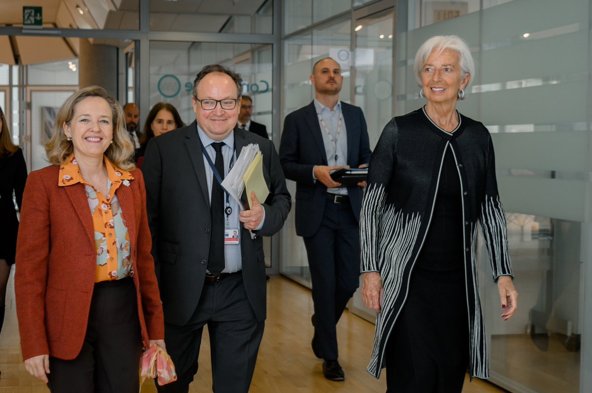 Lagarde's tweet photo. We need a joint European effort for a successful green transition.

It’s always a pleasure to chair the @EIB’s Climate and Environment Advisory Council to discuss the work done and to meet with EIB President @NadiaCalvino and Vice-President Ambroise Fayolle. https://t.co/9r1pxnM7uo