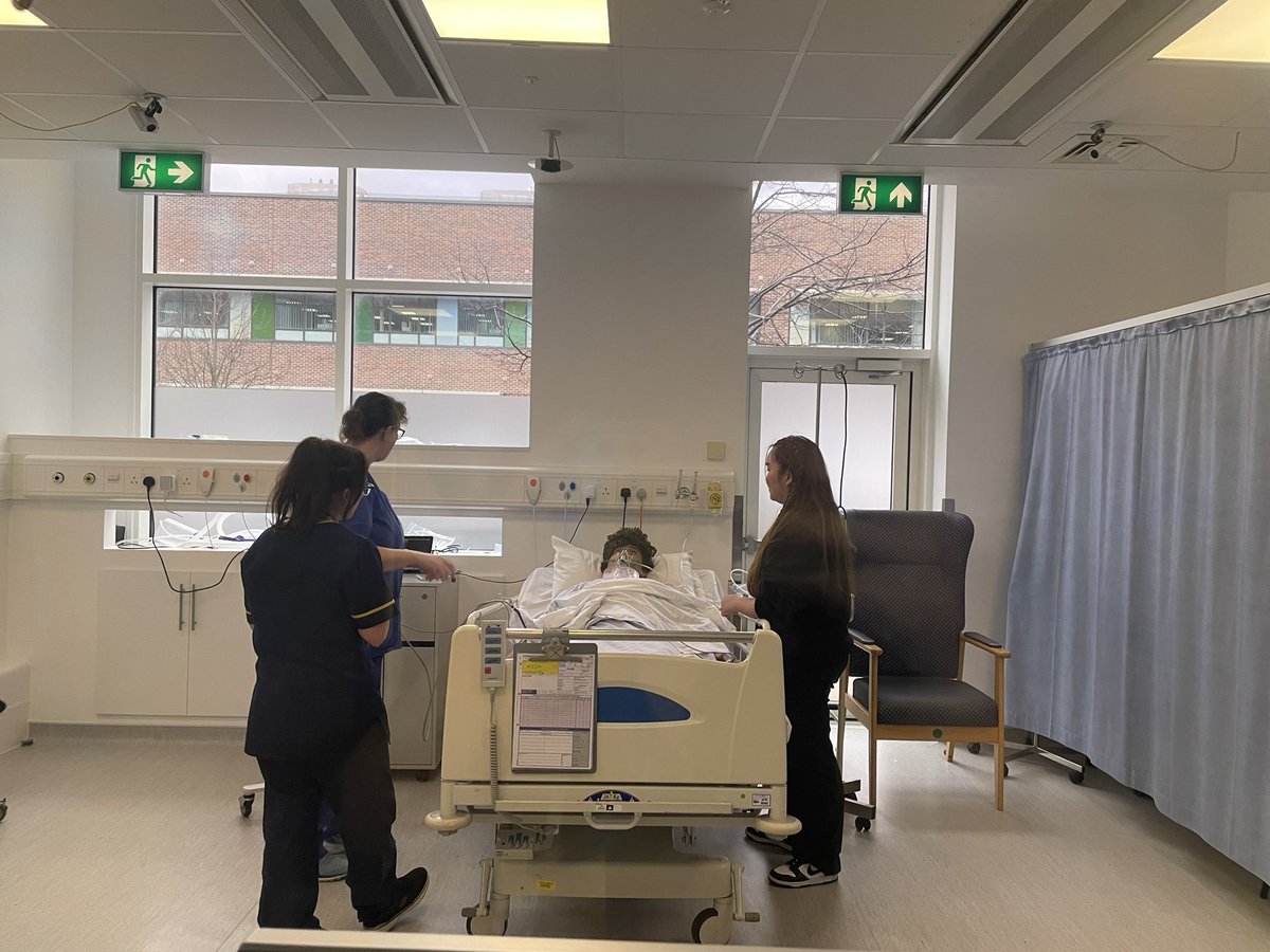 Another great deteriorating patient simulation day. Brilliant interaction, discussion and learning taken from today. We love running these sessions! @nidadigma @AbbieLindsay @NmskNbt @SimSpaceBristol @sphams @MikePuckey #onenbt #nbtproud #deterioratingpatient #clinicalsimulation
