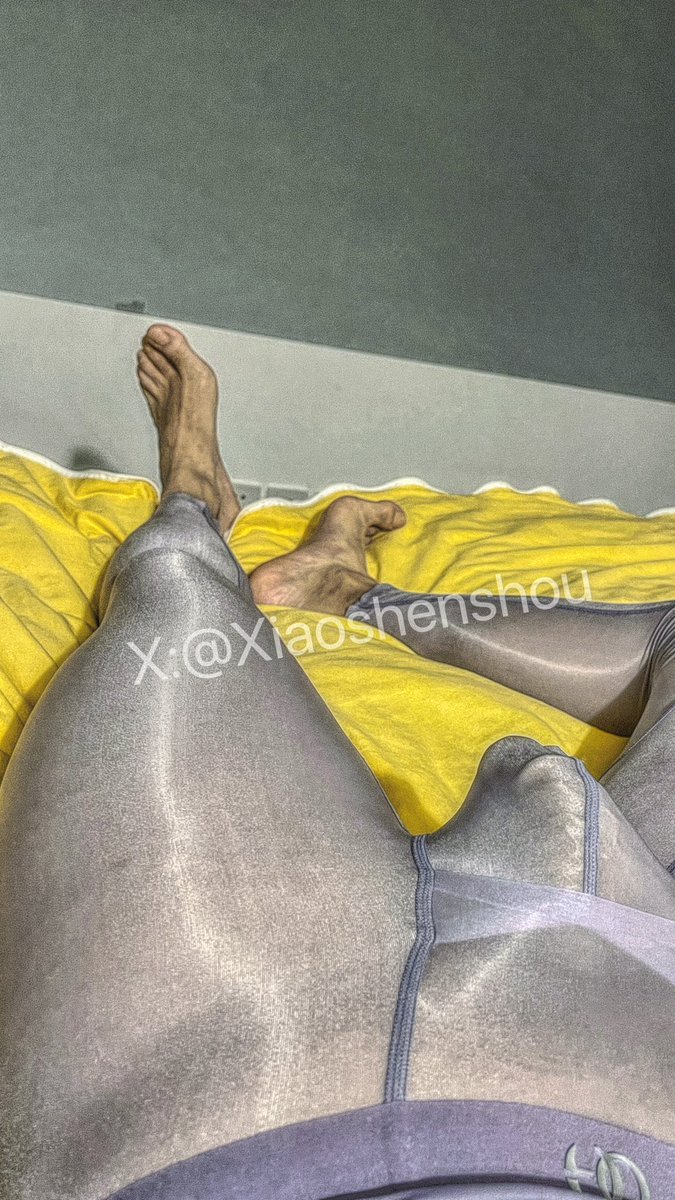 健身回来正好买的内衣到了
打开一看真的巨性感