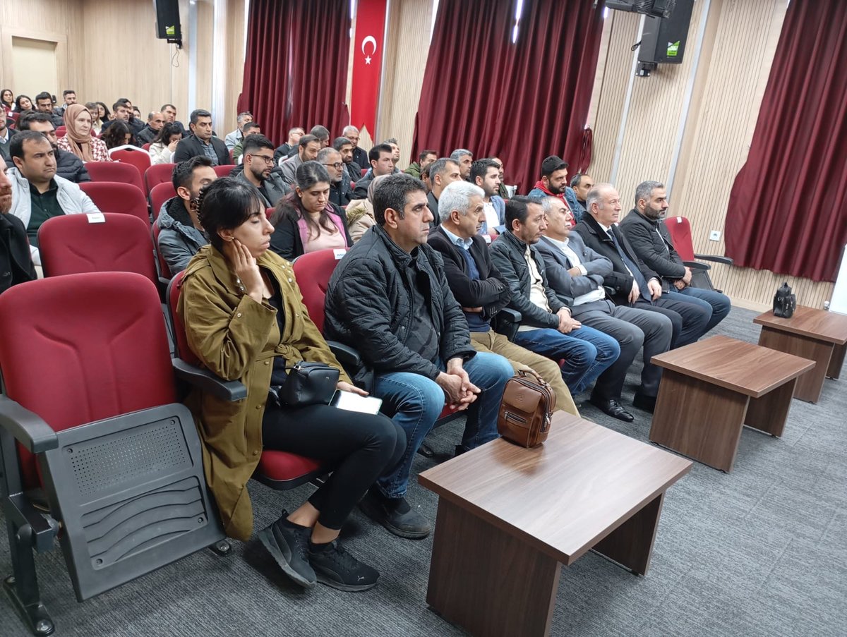 OSYM Koordinatörlüğü tarafından İlçemizdeki idareci ve öğretmenlere  Haziran ayında yapılacak olan YKS sınav işlemleri hakkında bilgilendirme sunumu yapıldı.