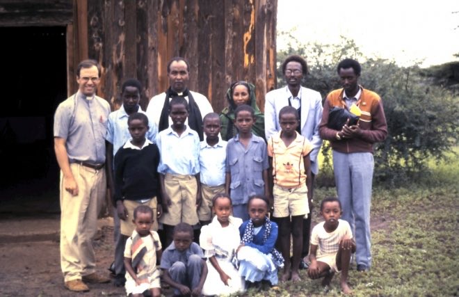 April 1990, Bubisa Church, with school children, N Kenya. ⁦<a href="/GrahamRKings/">Graham Kings</a>⁩ left with Bishop Andrew Adano, founder of church and school; Joseph Galgalo far right, then Bubisa primary teacher, later Cambridge PhD, VC ⁦<a href="/SPUKenya/">St.Paul's University</a>⁩ and Assistant Bishop, All Saints, Nairobi.