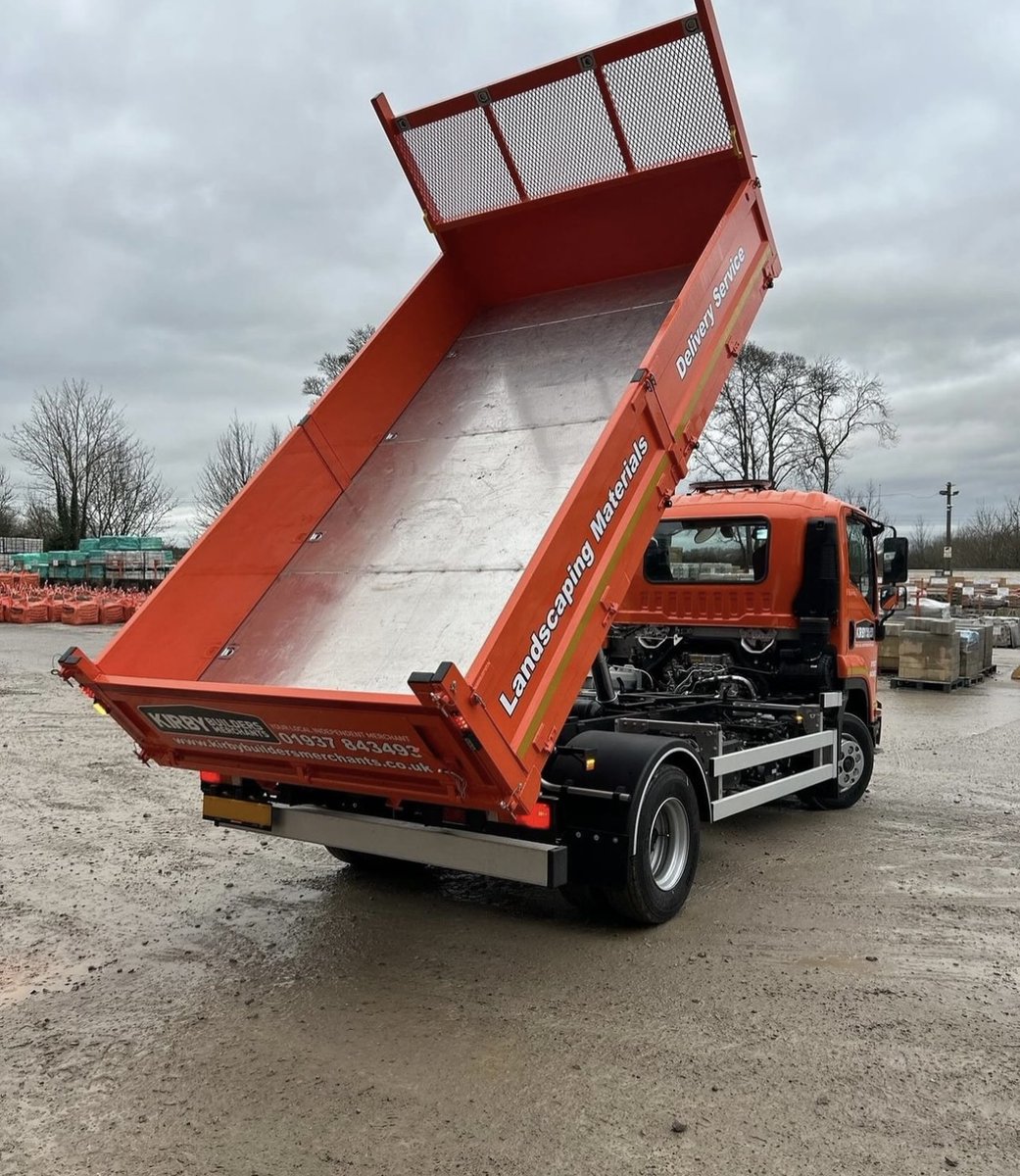 Orange you impressed by Kirby Builders Merchants' new Isuzu F110.240(E) tipper? 🧡 

The family-run independent business has been operating as a builders merchant since 1991. 🚚 

#isuzutruck