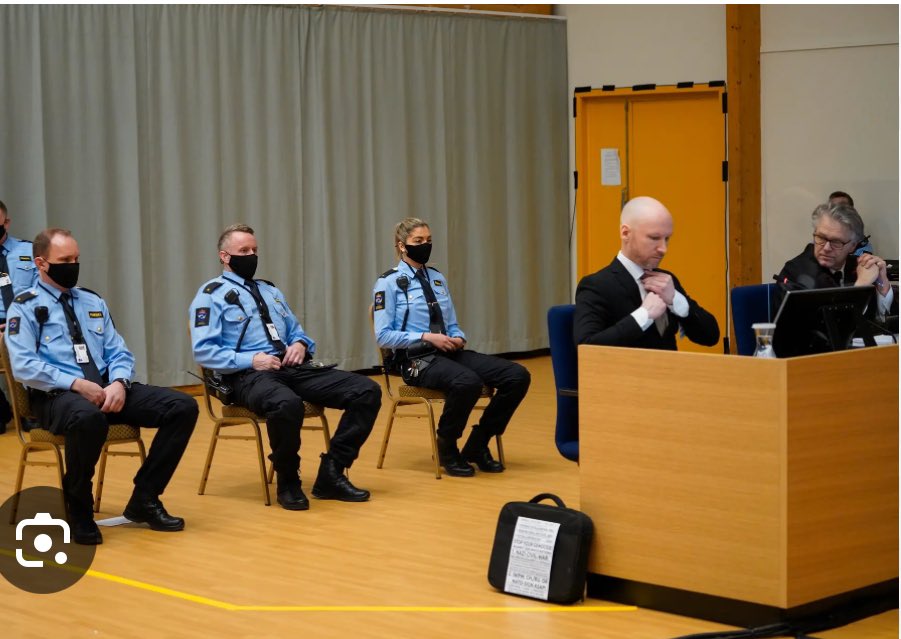 HessenMaria's tweet image. Rule of law, explained in just two pictures.