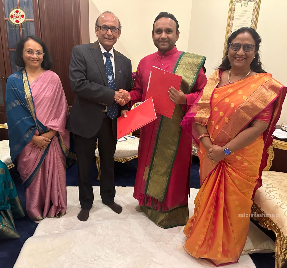Fostering global collaboration in healthcare! The Sri Madhusudan Sai Institute of Medical Sciences and Research (SMSIMSR) and the British Association of Physicians of Indian Origin (@BAPIOUK) joined forces through a new Memorandum of Understanding. This partnership paves the way