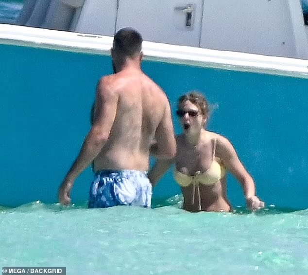 midnightstrack2's tweet image. I AM SO DOWN BAD FOR TAYLOR AND TRAVIS