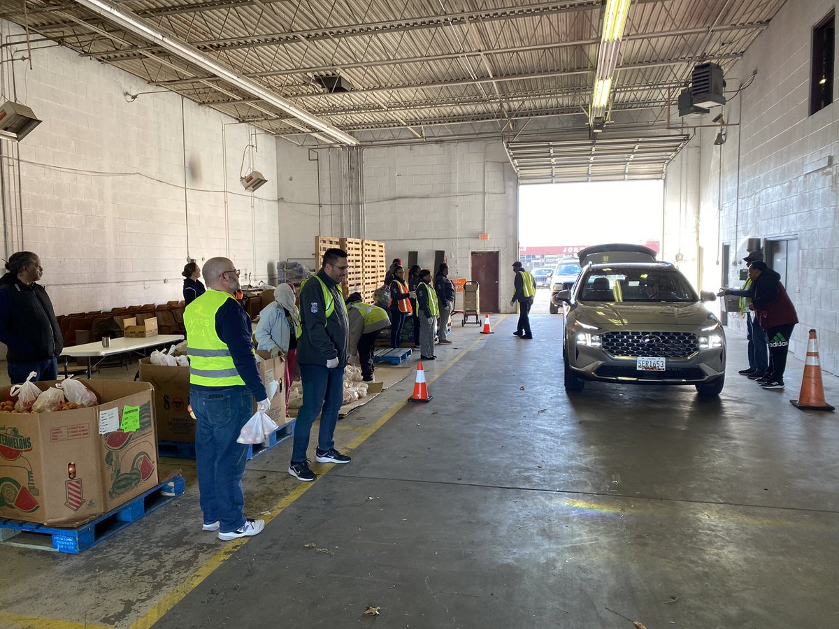 Gratifying morning helping feed those less fortunate in Portsmouth. <a href="/FoodbankSEVA/">Foodbank SEVA & ES</a> at Third Baptist Church of Portsmouth mobile pantry. <a href="/riverspokerport/">Rivers Portsmouth Poker Room</a> <a href="/RiversCasinoVA/">Rivers Casino Portsmouth</a> #RiversGives #BeatHunger #MondayMotivaton