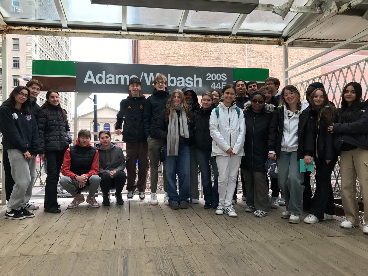 Last week, 10th-grade Bac students explored @ArtInstituteChi's Renaissance exhibits. Led by their tour guide, Marie-Pierre, students were able to learn about the historical contributions, perspectives and timelines of each piece. #LycéeJourney