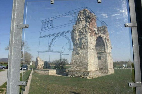 Estas formas transparentes de reconstrucción molan mucho.

Ventanas al pasado.