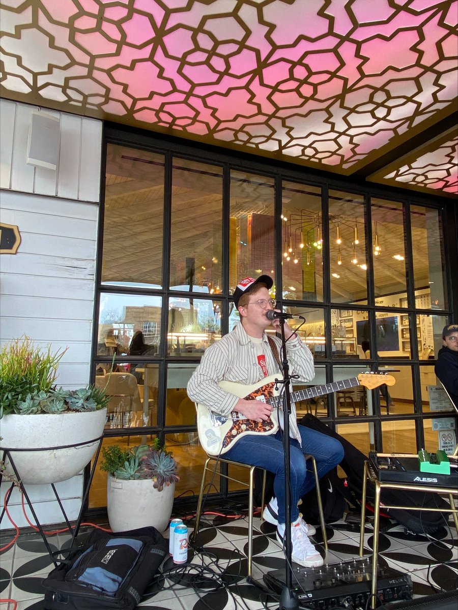 Thank you @KendraScott for hosting #lamontlanders last weekend! Shoppers were treated to a live set and 20% of purchases from 1-3pm benefited our #mentalhealth mission. 🐸