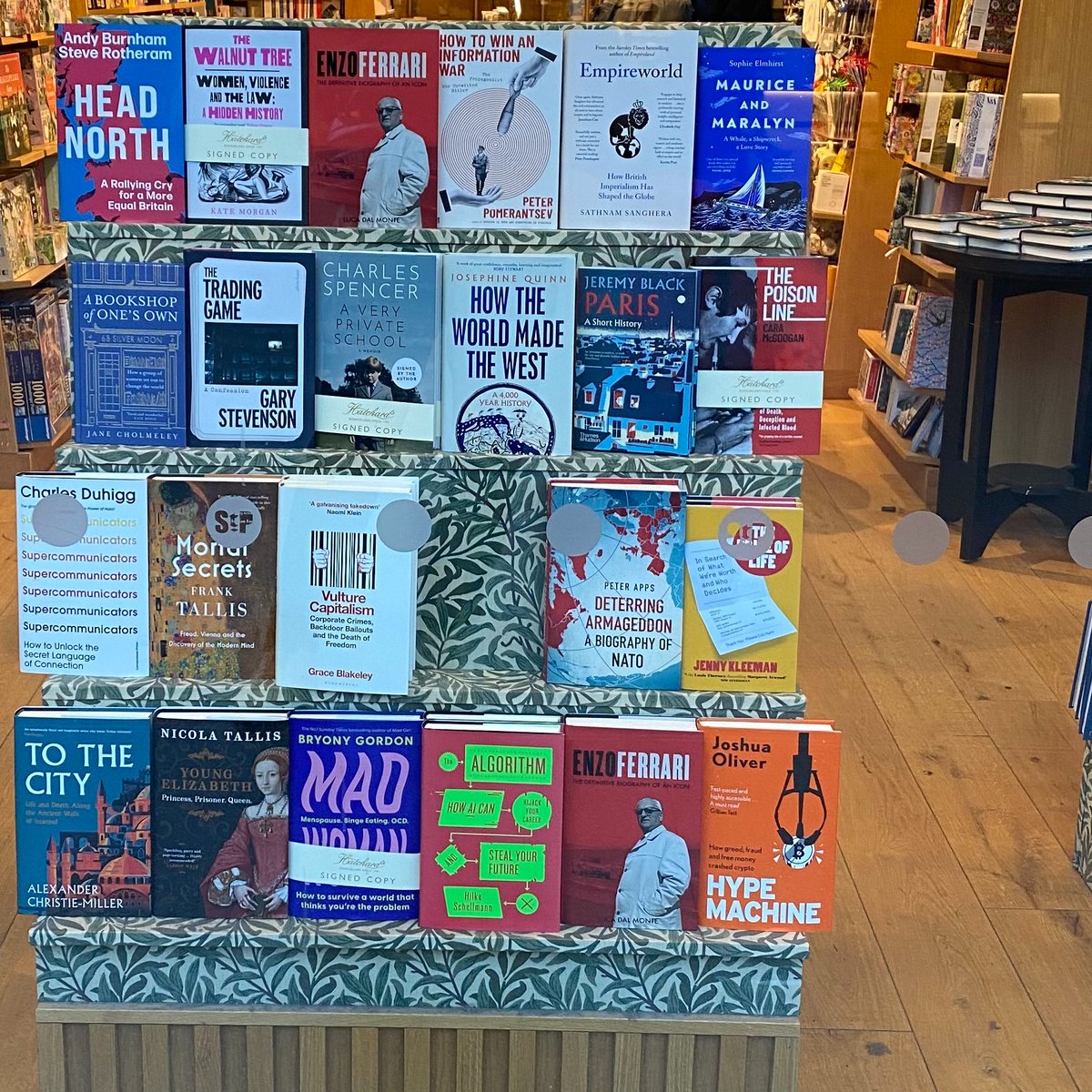 Hype Machine seen in the wild. Thank you to <a href="/Hatchards/">Hatchards</a> at St Pancras. Out now at all good booksellers: geni.us/HypeMachine