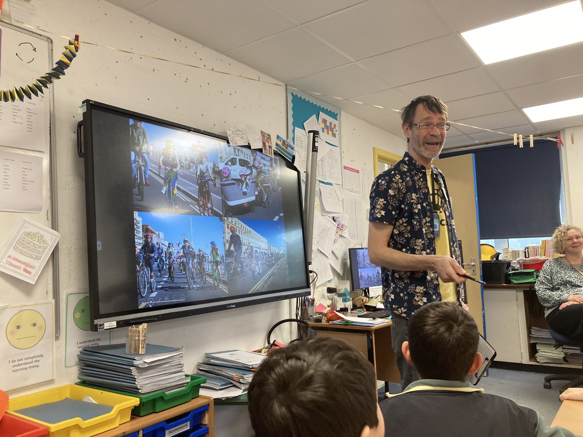 Daren68's tweet image. Last Thursday kids from #Goldstone Primary took part in a flag design workshop organised by @OSRBikeTrain and @Bricycles for #KidicalMass. Below you can see some of the 153 designs they came up with. Let&apos;s make Hove #SafeToCycle for them @TrevMu10 @BrightonBikeHub @BATBrighton