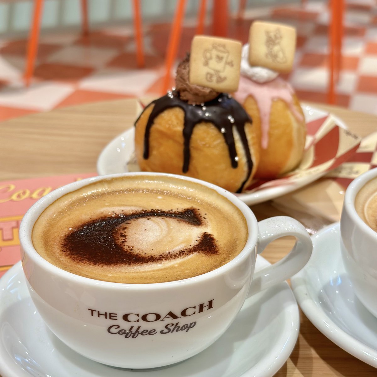 SNP705nici's tweet photo. 本日の推し活💖記録✍️③
渋谷キャットストリート🐈のCOACH play
内のcafeへ☕️🍩
店内可愛かった😍
ラテとドーナツも可愛くておいしかったー💓
#coachplay #THECOACHCoffeeShop https://t.co/zzTh8QBpUB