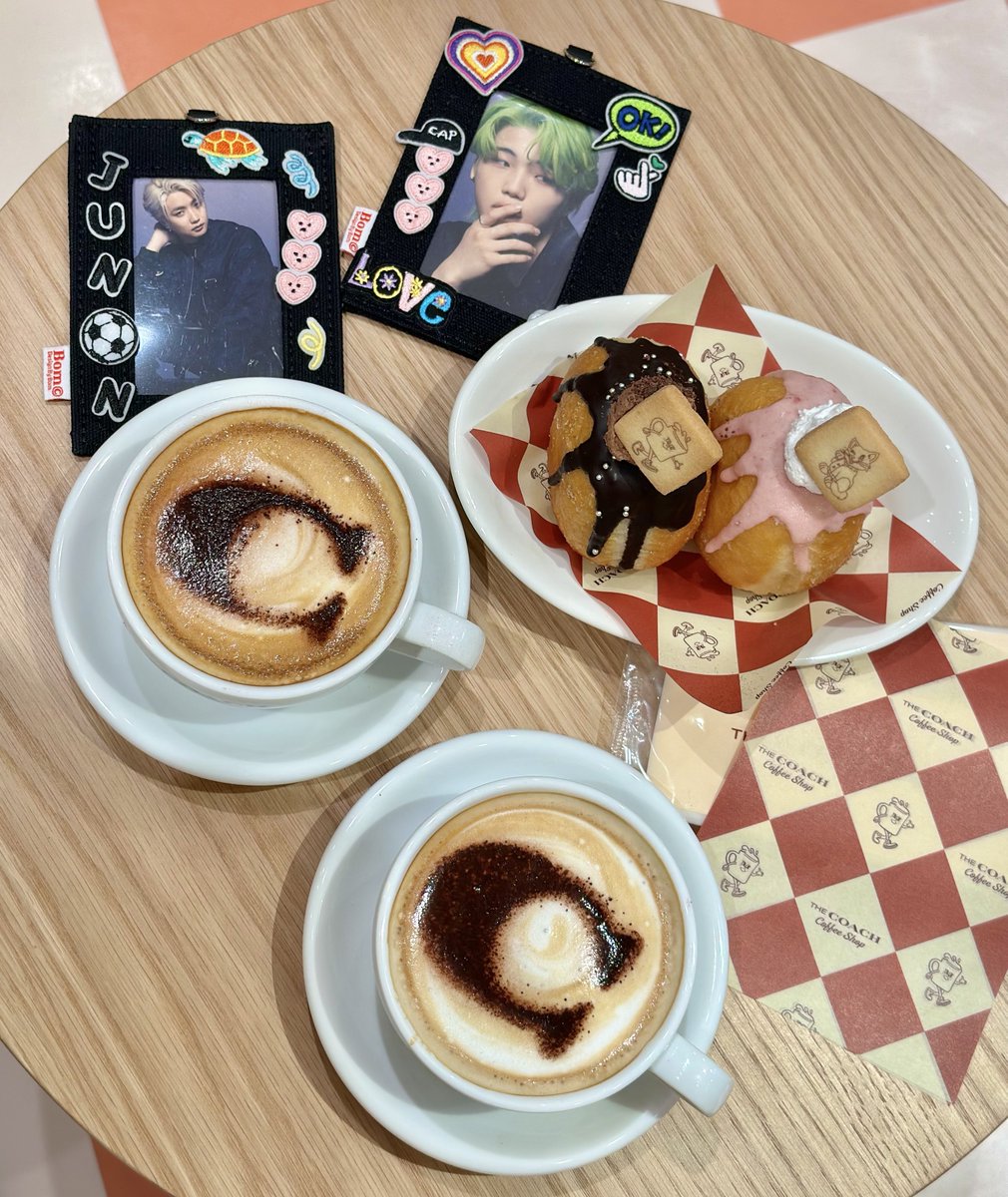 SNP705nici's tweet photo. 本日の推し活💖記録✍️③
渋谷キャットストリート🐈のCOACH play
内のcafeへ☕️🍩
店内可愛かった😍
ラテとドーナツも可愛くておいしかったー💓
#coachplay #THECOACHCoffeeShop https://t.co/zzTh8QBpUB