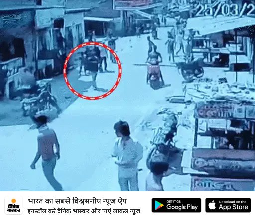 *होली खेल रहे युवक की पत्थर मारकर हत्या, VIDEO:* खेलते-खेलते दो गुट भिड़े, अचानक चलाने लगे पत्थर; इलाके में तनाव dainik-b.in/NDN14q2BfIb #Agra #Murder #BREAKING_NEWS #UPNews #latestnews