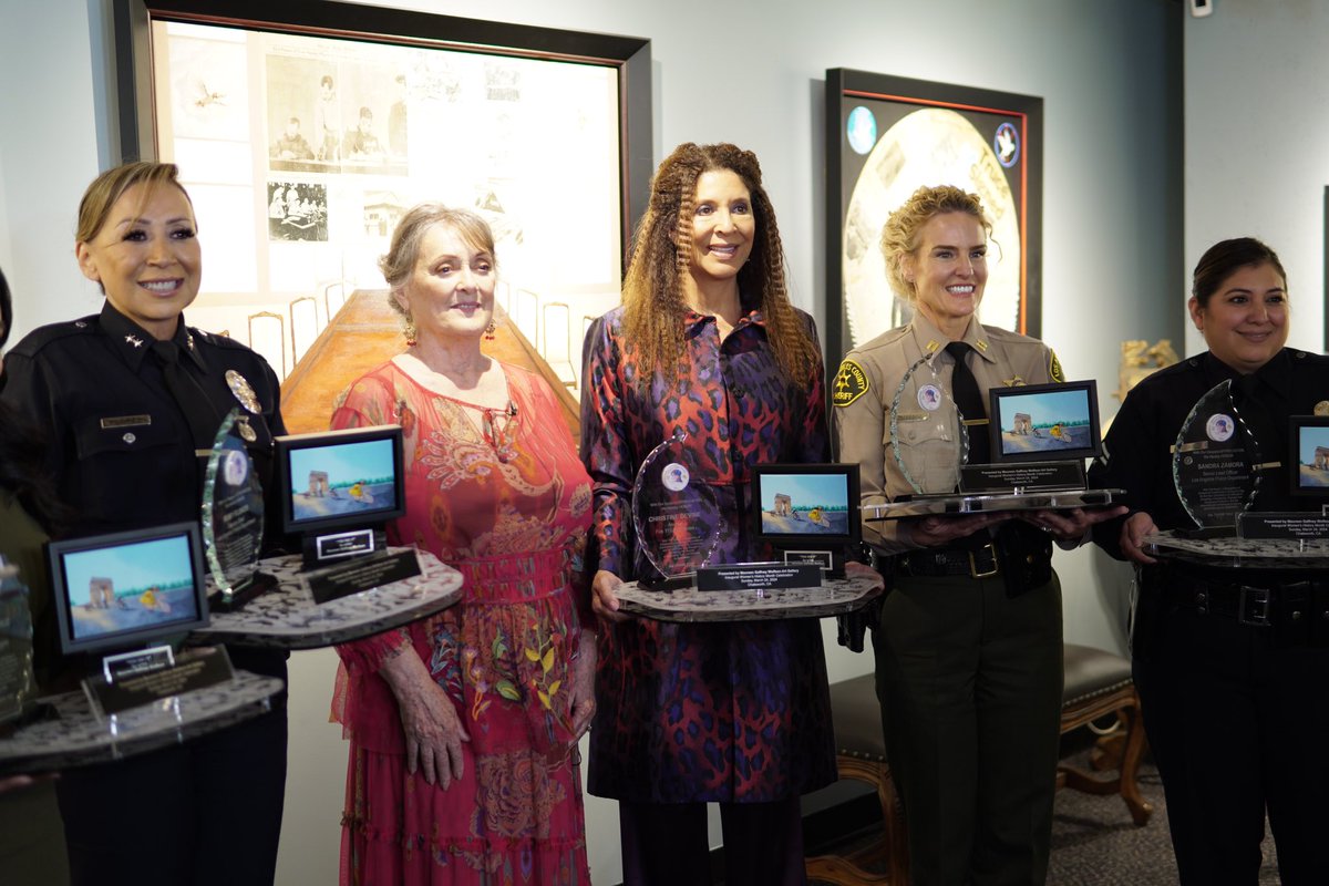 Celebrations honoring Women’s History continue this time in Chatsworth. Women in the news media were honored alongside women in law-enforcement. This was a community event at the Maureen Gaffney Wolfson Art Gallery bring women together for a day of empowerment. 🙏