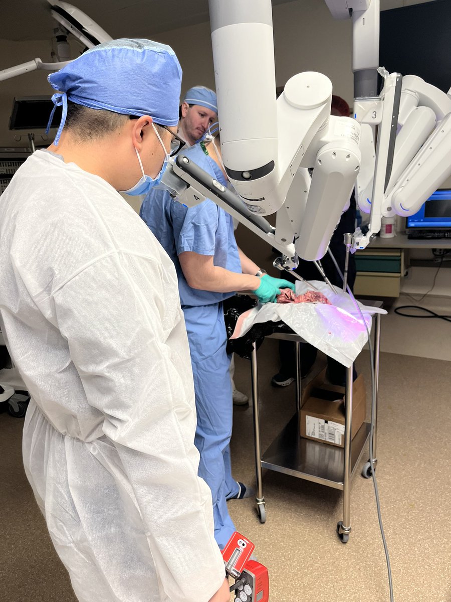 Thanks to all who attended the robotic heart+lung sim this Saturday at @ClevelandVAMC. Especially appreciative of @DJPBurns, Dr. Dean Schraufnagel, and Intuitive’s Ryan Ward for making this happen! @williamcfrankel @NickOhMD @antang_tang @_SadiaTasnim @johnbarronmd @CCF_CTSRes