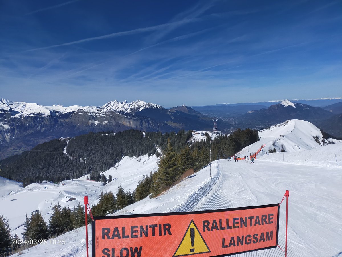 ucanski's tweet photo. End of season skiing in the #grandmasdid. Did Samoens, Les Carroz and Morillon. Snow great above 1500m. Snow arriving Tues And Wednesday so should ensure resorts are open next week. https://t.co/leoOV9p7wG