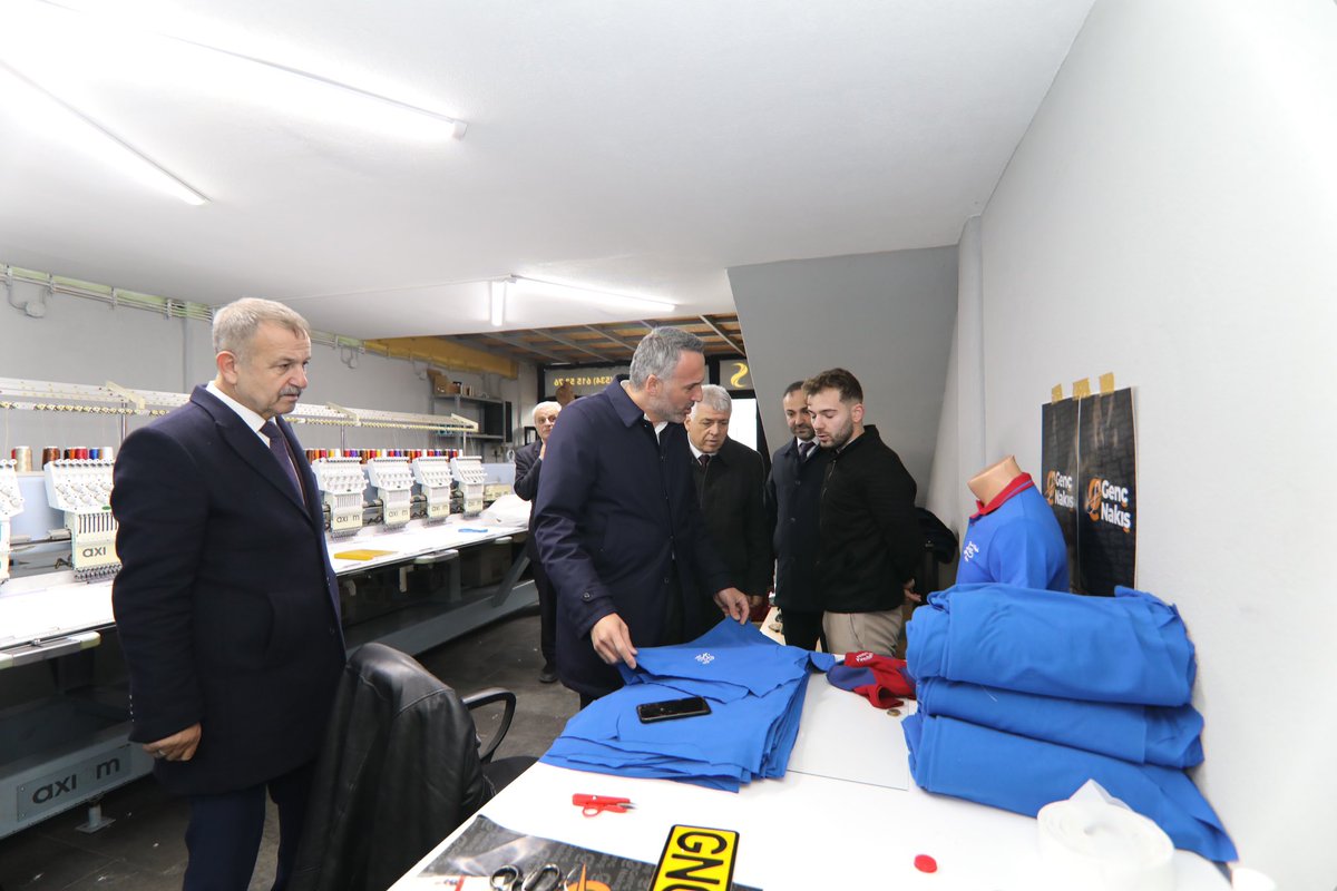 RahmiSengul54's tweet photo. 📍 TOPÇA

İl Başkanımız Yunus Tever, İlçe Başkanımız Ömer Barik ve MHP İlçe Başkanımız Mustafa Tamer ile esnafımızı ziyaret ediyor, bereketli kazanç diliyoruz.

#ErenlerİçinAşkla
#HazırızKararlıyız
#BirlikteDahaGüçlüSakarya https://t.co/oa2LYlK82Z