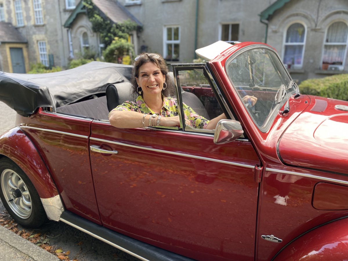 Our brand new series Oul Treasures airs tonight at 22:40 on @bbcone NI and @bbcplayer In this new series, presenter Lolly Spence tracks down family heirlooms and prized possessions from Ulster’s bygone days in desperate need of repair. @UlsterScotsAgen @BBCnireland