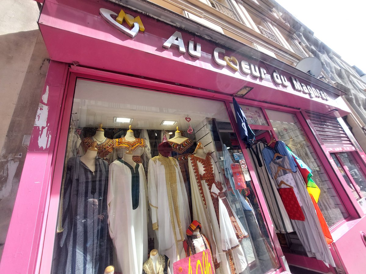 masryXfaransa's tweet photo. الحي العربي باربيس في الحي ال ١٨ ف باريس  #رمضان .. #paris #france https://t.co/QxvxjeiXSD