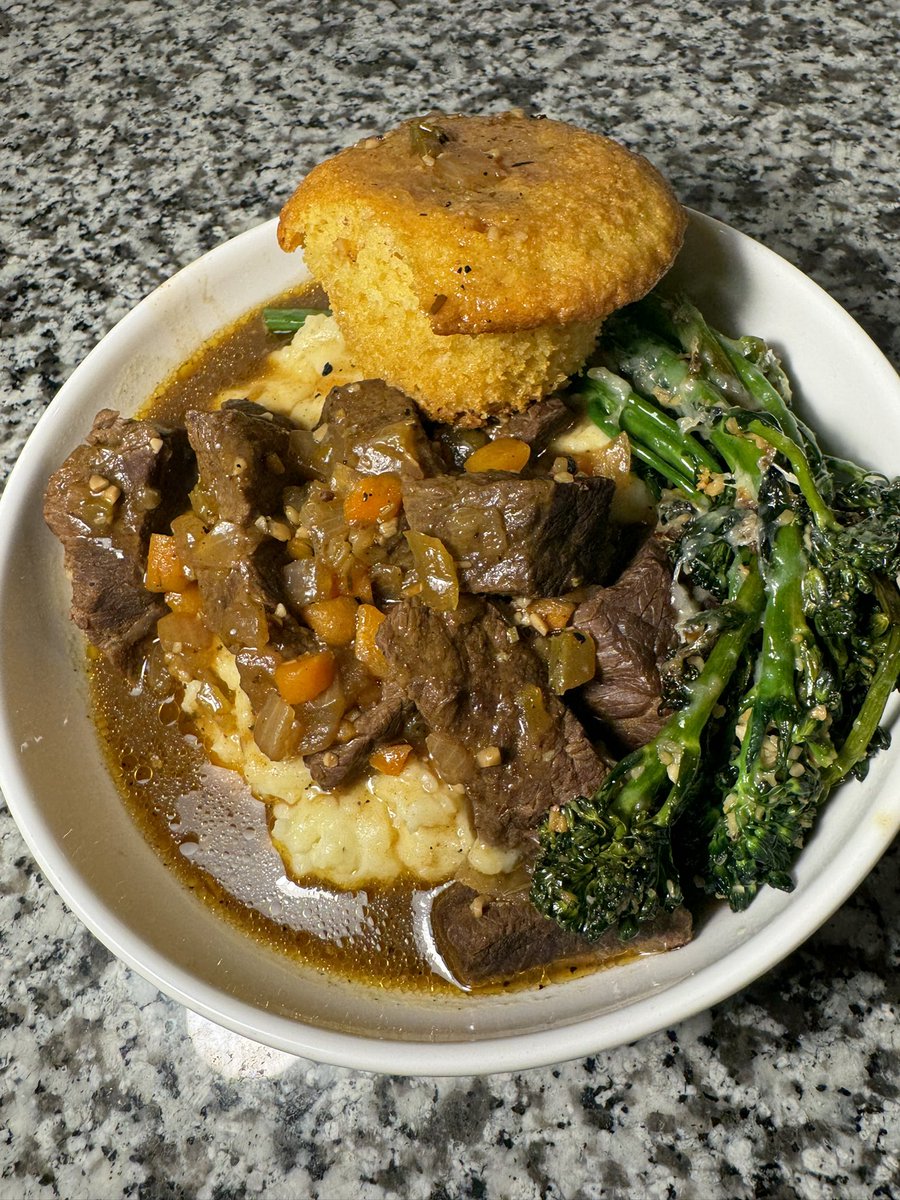 donquillion's tweet photo. Beef Stew w/ Garlic Mashed Potatoes &amp; Broccolini 🫠 https://t.co/Dq7dnXuDBD