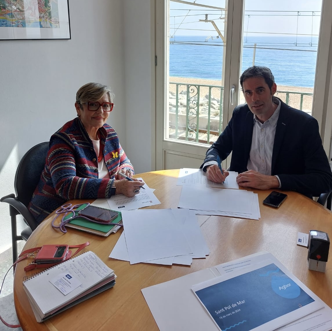 🤝 Renovem amb l'@ajsantpol el fons de solidaritat que destinem a ajudar famílies en situació de vulnerabilitat.

💧 Garantim el servei d'aigua i contribuïm al seu benestar.

✍️ L'alcaldessa <a href="/lili_garrido/">Lili Montserrat Garrido🎗🇧🇪🇨🇭</a> i el director d'Agbar Maresme, <a href="/QmVicens/">Quim Vicens</a> han signat aquest conveni a