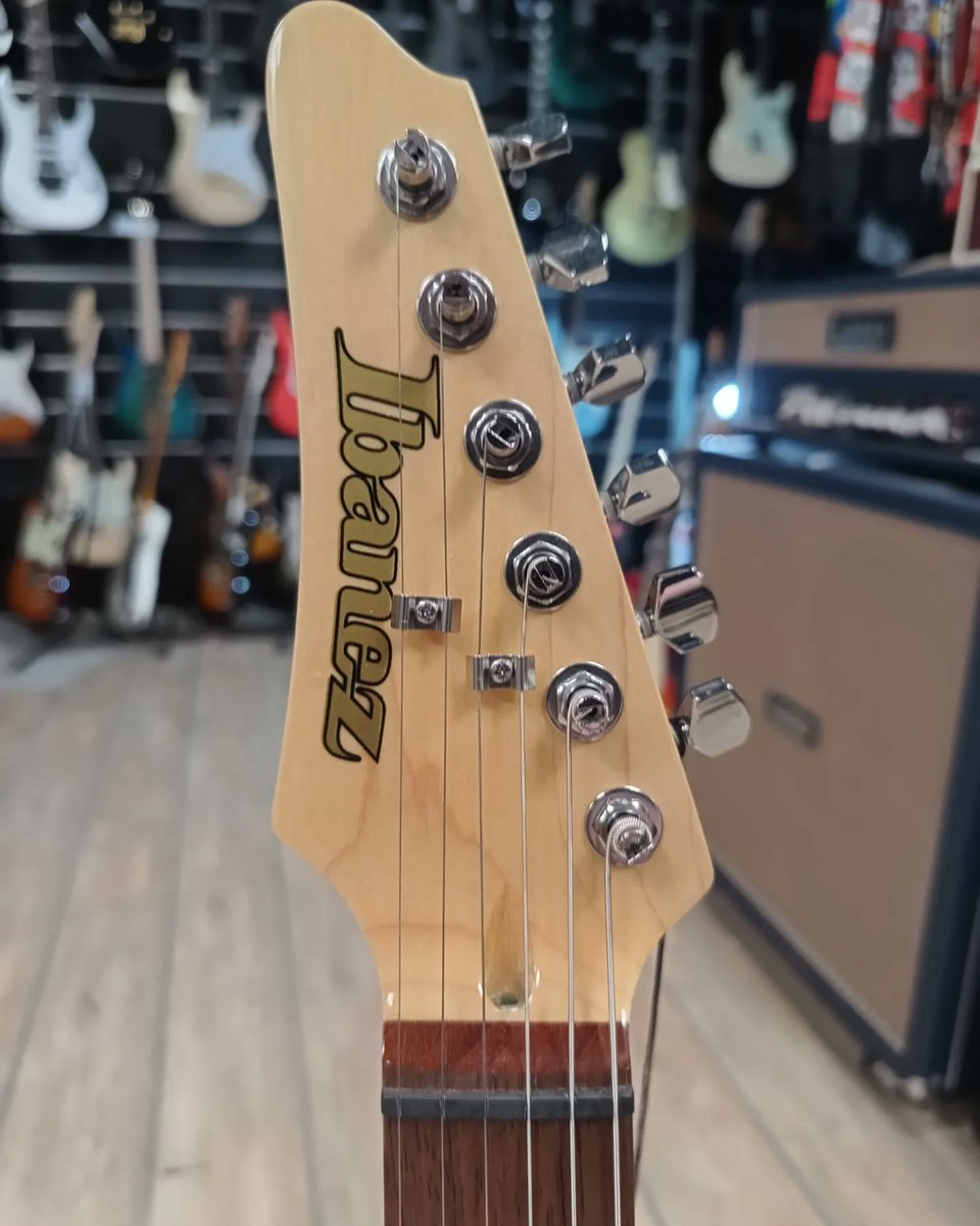 MixMusicCo's tweet photo. I'ma li ovde levorukih gitarista? 
https://t.co/oLsR68TvF0 https://t.co/dV8D4lCuoT