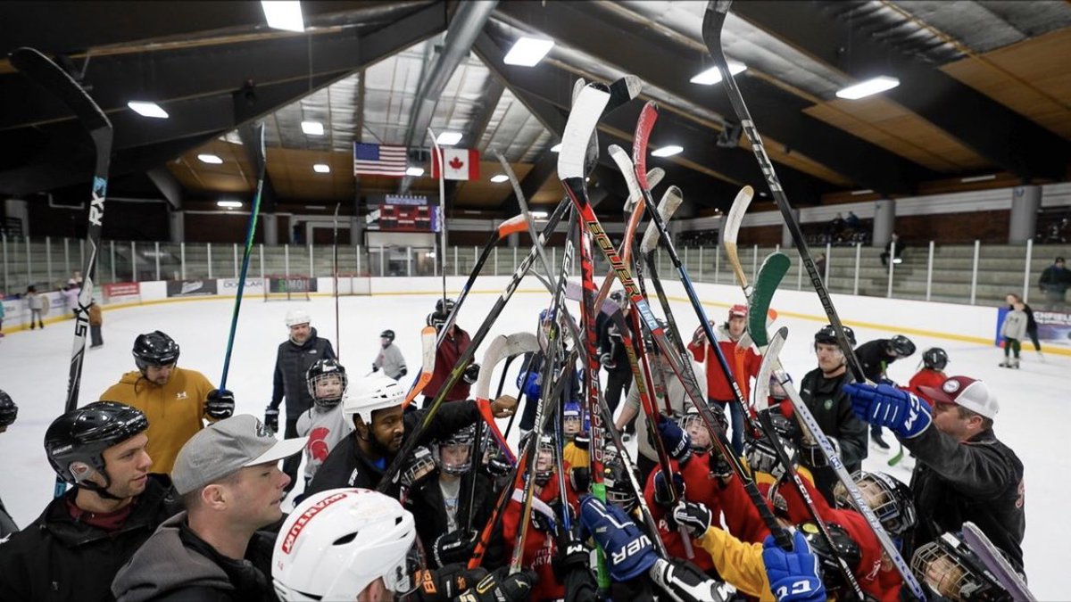 Salute 🫡 

#Hockey #NHL #IceHockey #HockeyLife #HockeyIsLife #PuckLife #StanleyCup #HockeyFamily #HockeyFan #HockeyGram #HockeySeason #HockeyGame #HockeyGoals #HockeyLove #hockeyplayer