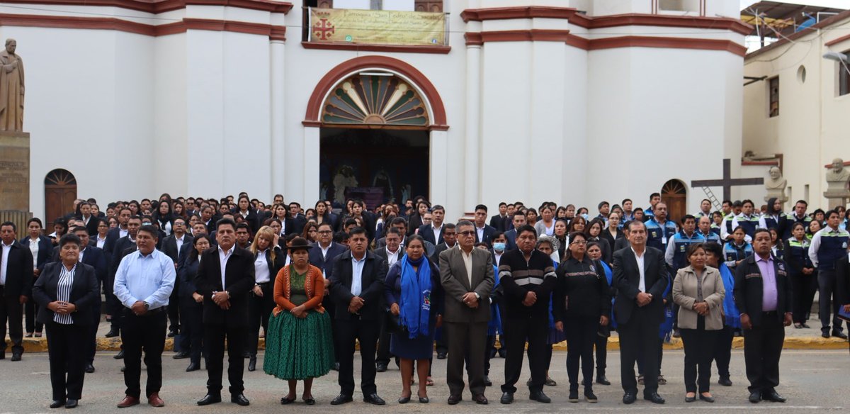 Iniciamos la semana con la Iza de los Símbolos Patrios, les deseamos éxitos en sus actividades.
#Sacaba
#SigamosAdelante