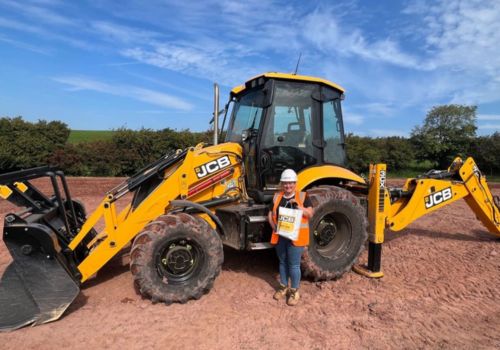 Chloe Jones, Plant Operator at @FlanneryPlant, started her career in construction from a young age. Before her, her father worked in the industry, so she saw first-hand what a life in construction would look like. Learn more: bit.ly/3vlMWO5\