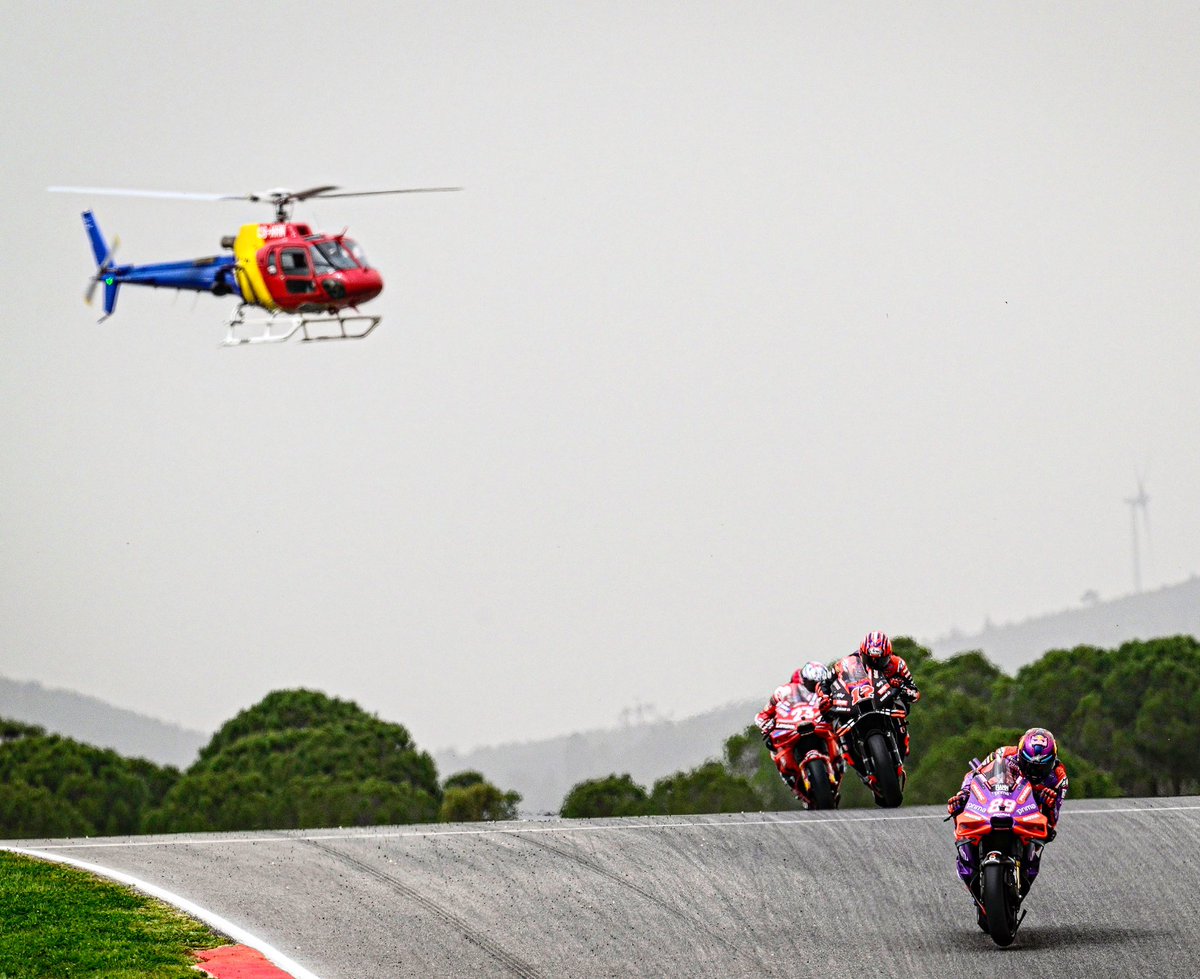 The leading bunch being buzzed by the TV helicopter. 👌🏻 . . #motogp #jorgemartin #maverickvinales #eneabastianini #helicopter #lowflying #portuguesegp @89jorgemartin @motogp @nikonuknordic #nikon #nikonz9 #ducati #redbull