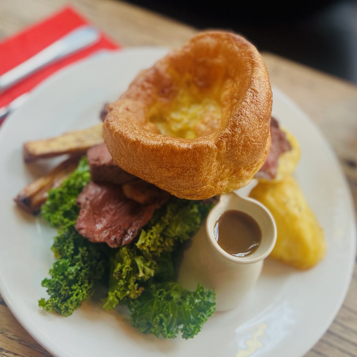 First bank holiday of the new year is on its way, and it’s exxxtraaa long! With a traditional pie night on Good Friday, then shacking all day for boat race Saturday with live music, ending the weekend with back to back roast days to celebrate the Easter weekend! @YoungsPubs
