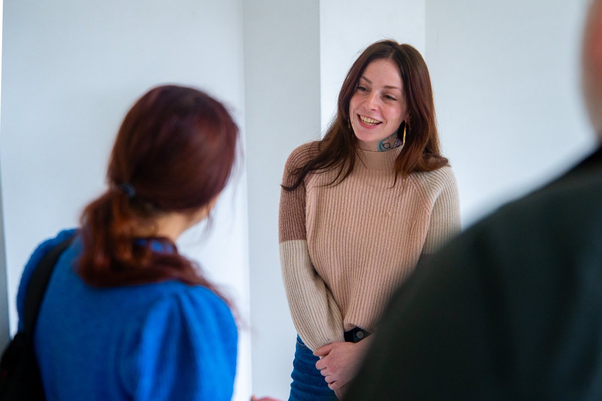 Wonen vormt de basis voor een zeker bestaan. 🏡 Met @Lisawesterveld een bezoek gebracht aan woningcorporatie Talis in Nijmegen om te zien hoe zij de wooncrisis aanpakken. 🧶 1/4