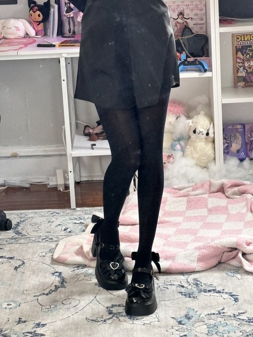 2 pic. ♥️ dark, ghoulish morning~ ? some pics for followers up on fansly ^^ ? https://t.co/shhj14pYp