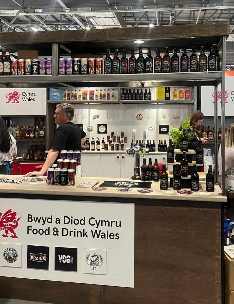 We're at @PubShowUK of three days as part of @FoodDrinkWales Drinks Cluster. Looking forward to making new connection and promoting welsh beers 🍻 #WelshDrinksCluster #FoodDrinkWales #Pub24 #magicdragonbrewing #WelshBeer