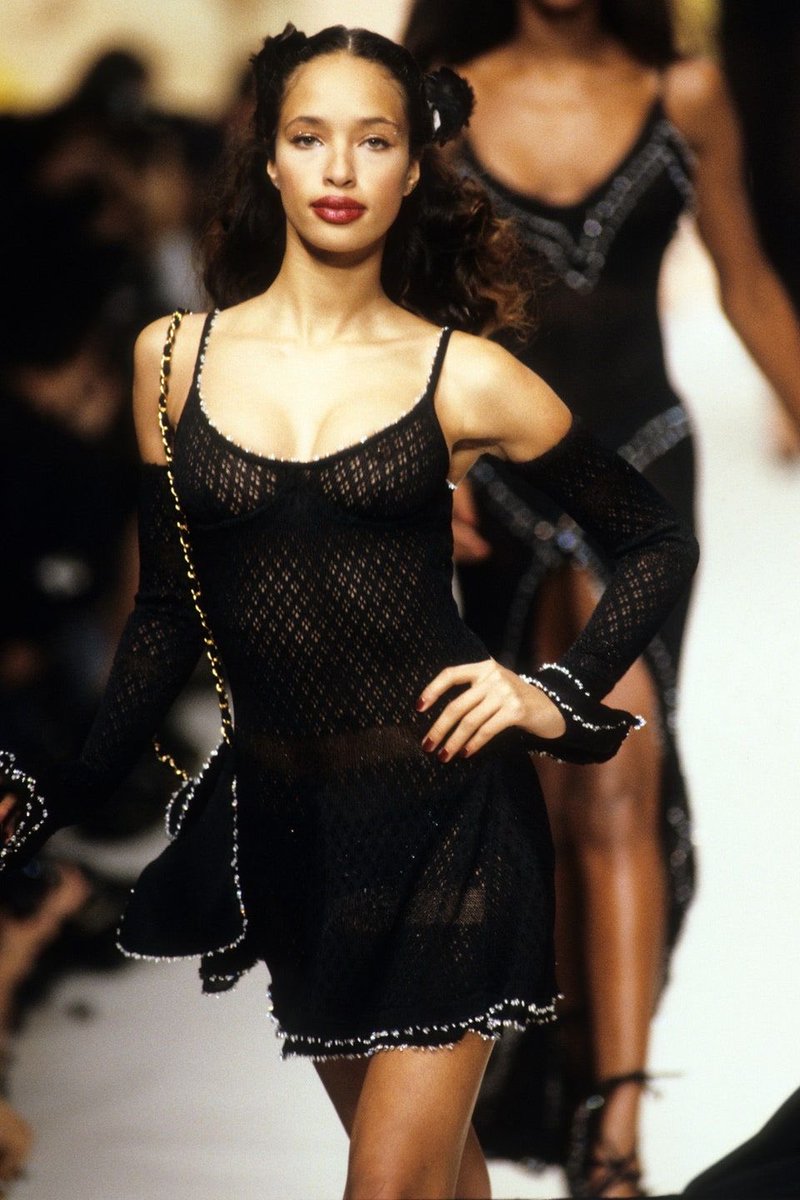 Yvesaintgirl's tweet photo. Chanel Spring 1995 https://t.co/ZtSQqqqxS5