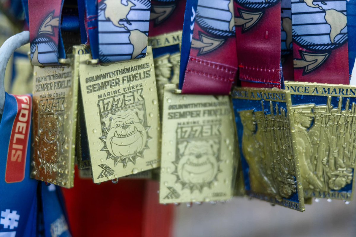 Show it off. 🏅 #MedalMonday #RunWithTheMarines