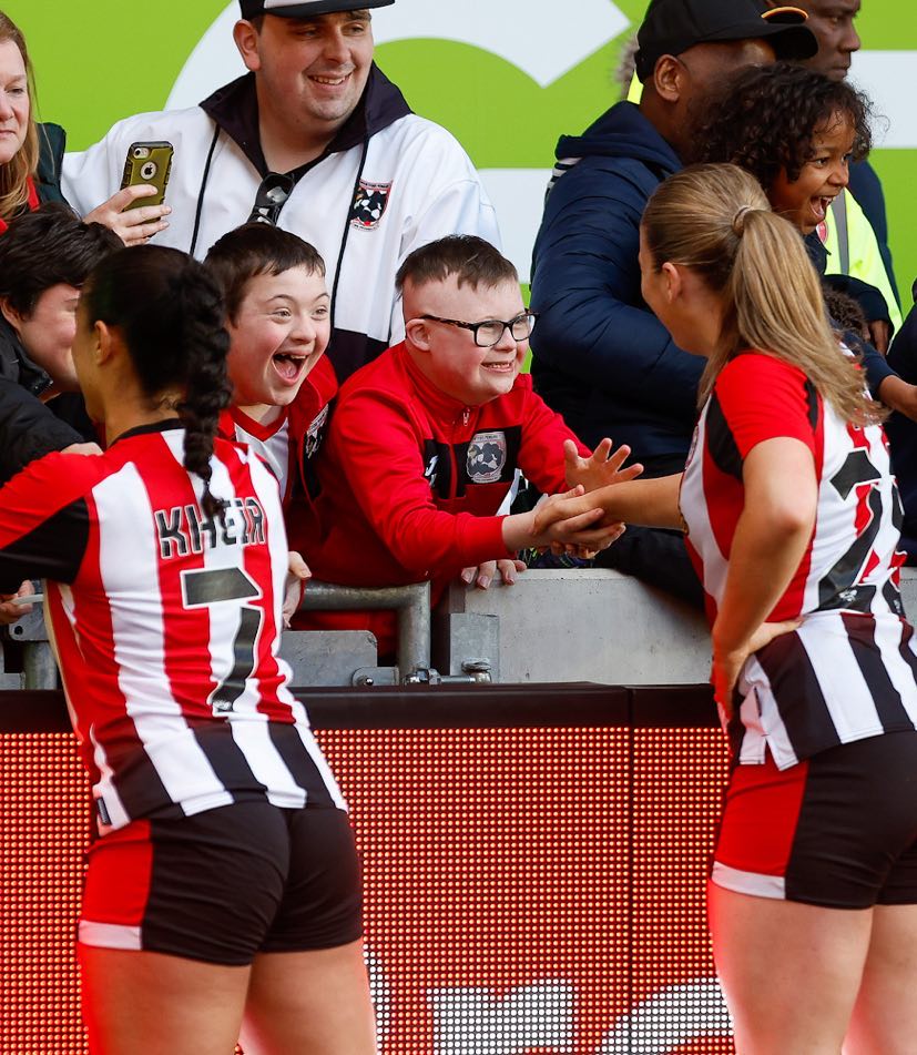 We hope everyone's weekend was as joyful as this photograph. Thank you to @BrentfordPFC @BrentfordFCW for another day full of joy.