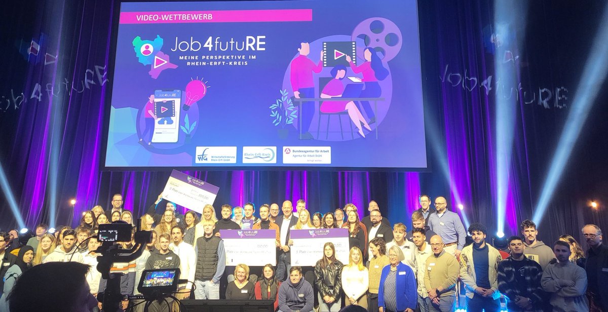 Unser CEO Jörg im Juryteam von »Job4futuRE« im Rhein-Erft-Kreis: Schüler:innen erforschten #Digitalisierung in der Arbeitswelt. Ergebnis: 15 top Videos! 🎬 Beeindruckend kreativ und einfallsreich! Ein großes Lob an alle Teilnehmer:innen! Well done!!!🏆 #DigitaleZukunft
