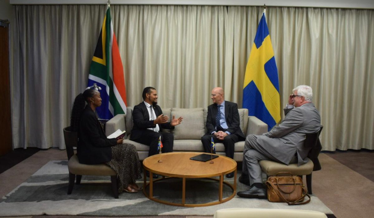 Today, our Secretary of State for Foreign Affairs, Jan Knutsson was in discussions with Deputy Minister @alvinbotes. They engaged on areas of mutual interests such as democracy, strengthening co-operation & boosting trade between 🇸🇪 & 🇿🇦.