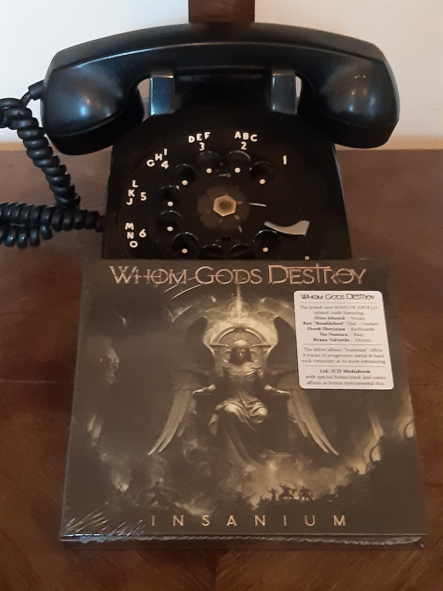 Debiutancka płyta Whom Gods Destroy @wgdestroy dołączyła do mojej kolekcji płytowej 😎 Petarda to mało powiedziane. Dla mnie to już płyta roku. Recenzji na LU nie zabraknie 🔥🙃