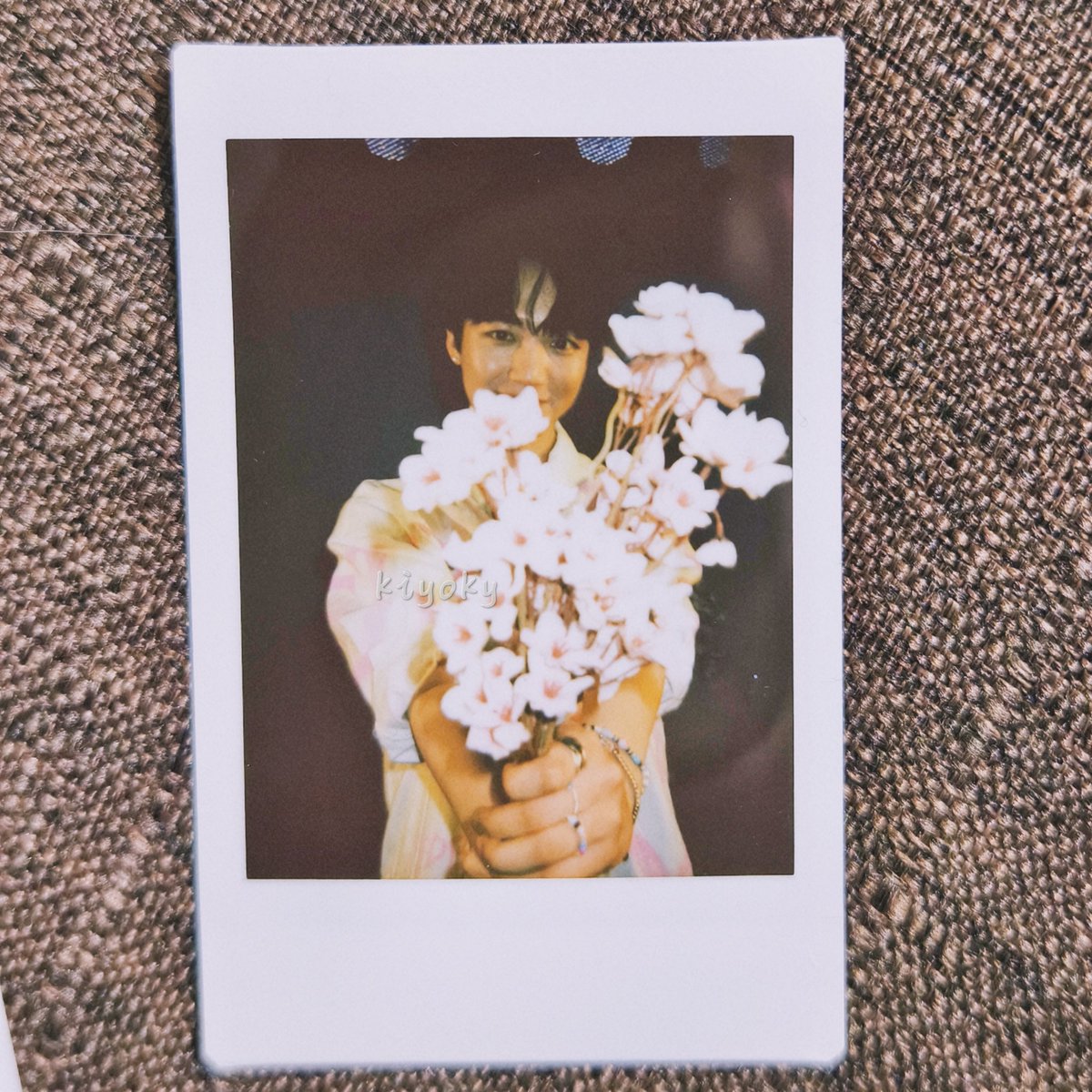 wendyyyyops's tweet photo. 我有很多喜欢的事情，比如春风里轻舞的花，比如哪怕微小的奇迹，比如我们再次相遇在时光里又远又近，当然，还有能开心笑着的你。
🌸🌸🌸🌸🌸🌸🌸🌸🌸🌸🌸🌸🌸
feat.拜托去了现场的朋友让帅哥给我送的花 https://t.co/gkiGkCGwUX