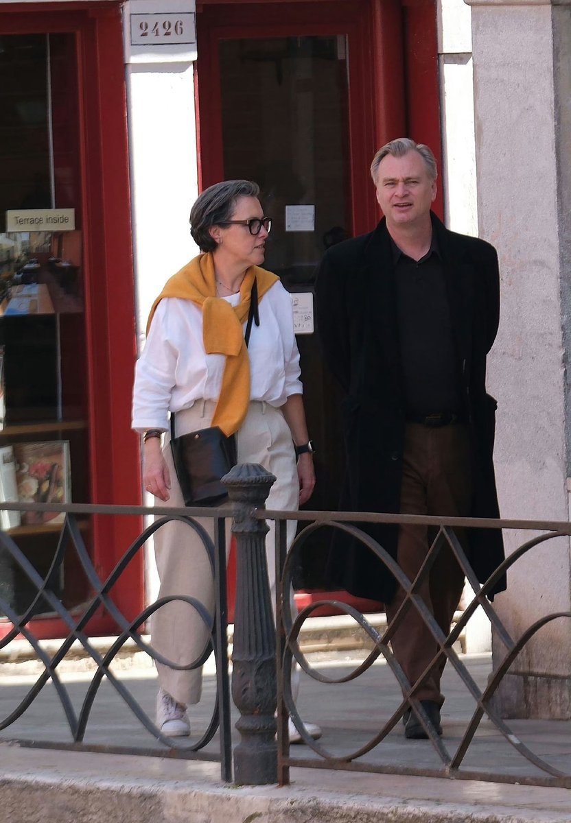 clubnolan's tweet photo. christopher nolan has 1 outfit https://t.co/Tj4CrUcy80